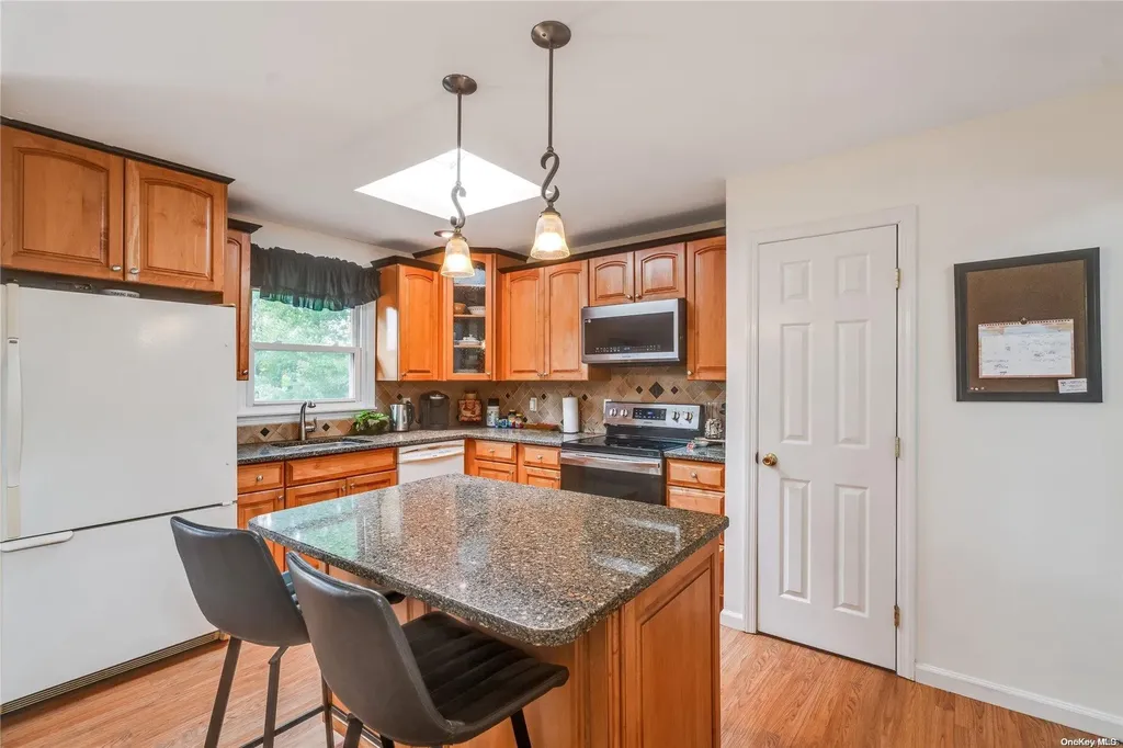 8 Robin Court Coram NY 11727