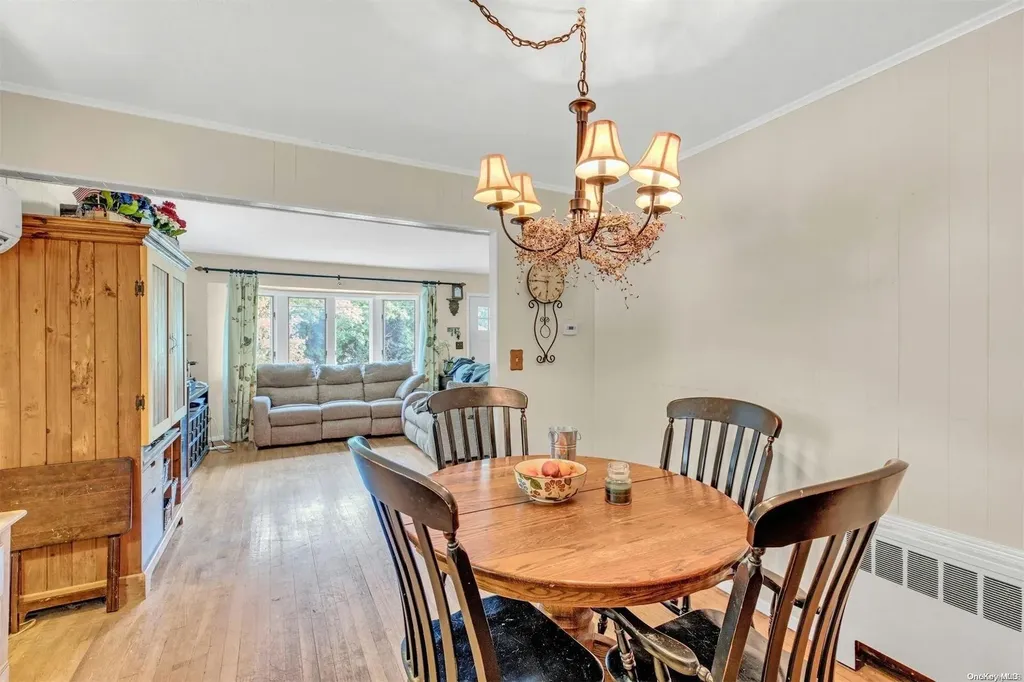 586 Pat Drive West Islip NY 11795