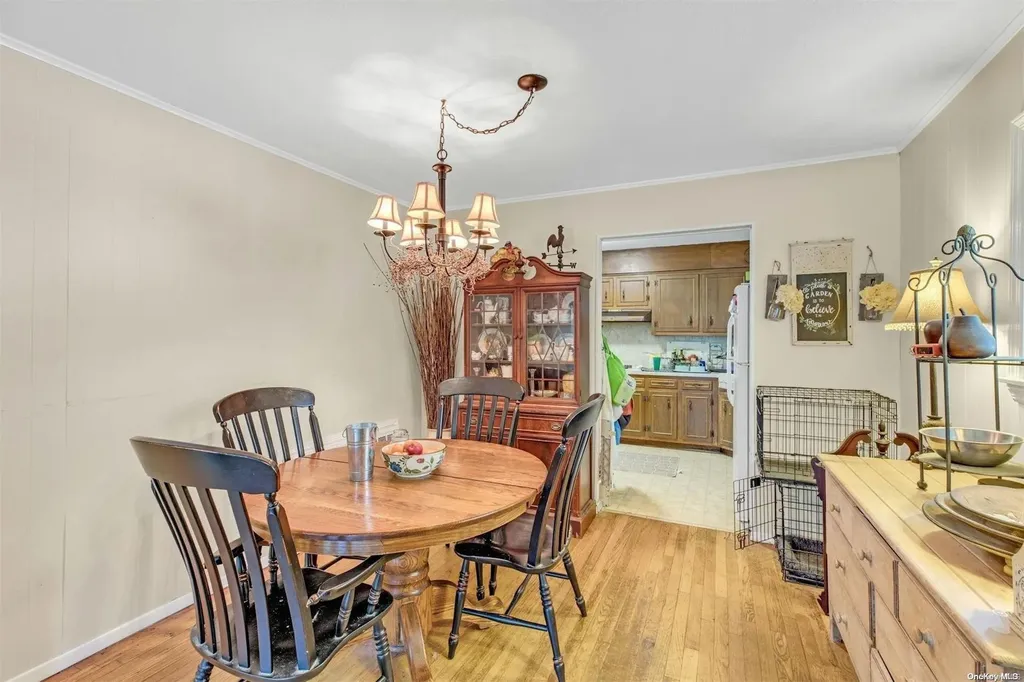 586 Pat Drive West Islip NY 11795