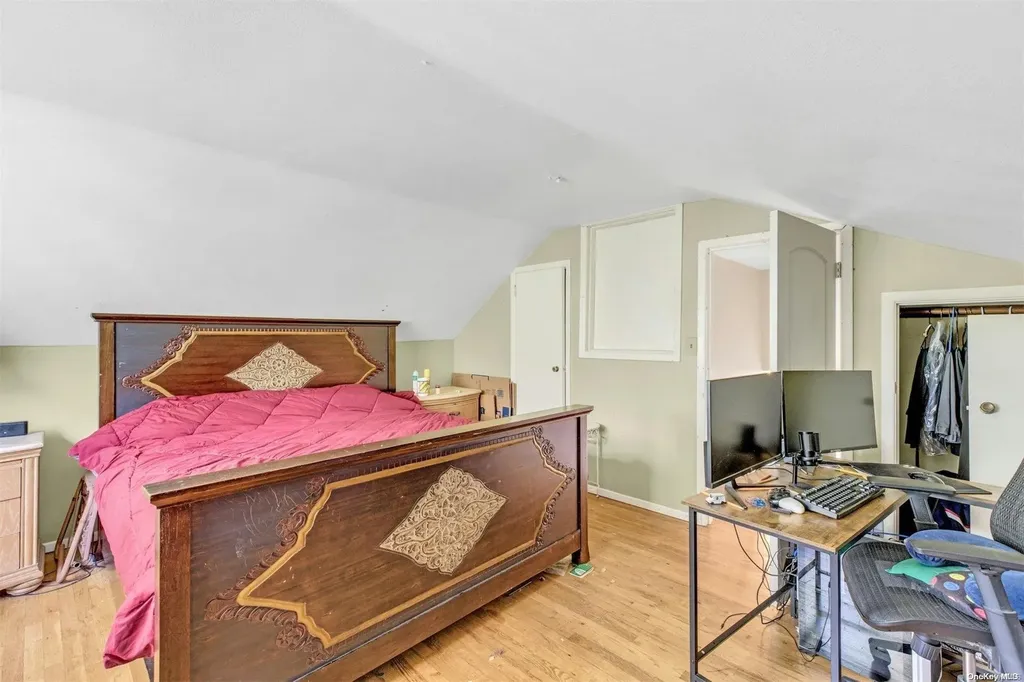586 Pat Drive West Islip NY 11795