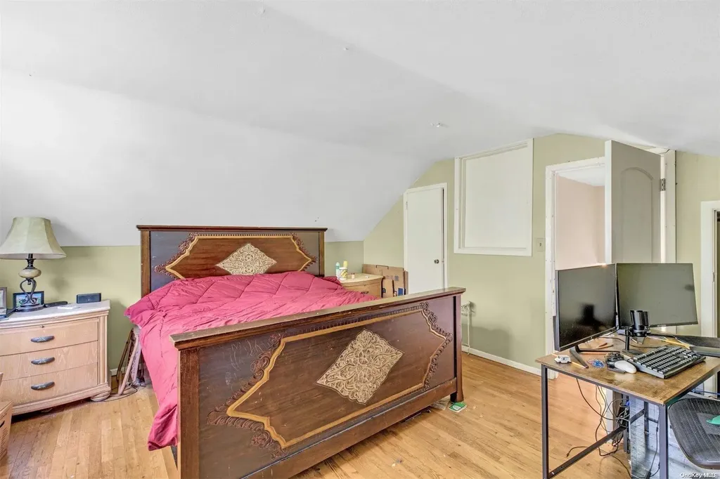 586 Pat Drive West Islip NY 11795