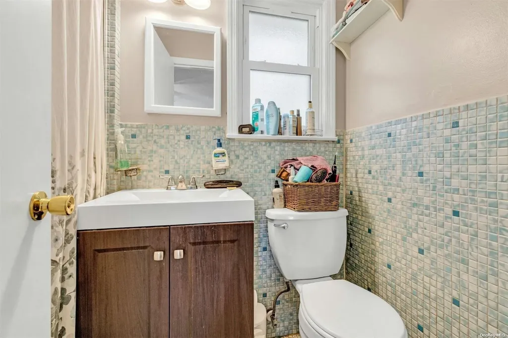 586 Pat Drive West Islip NY 11795
