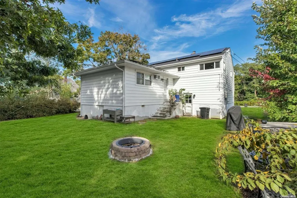 586 Pat Drive West Islip NY 11795