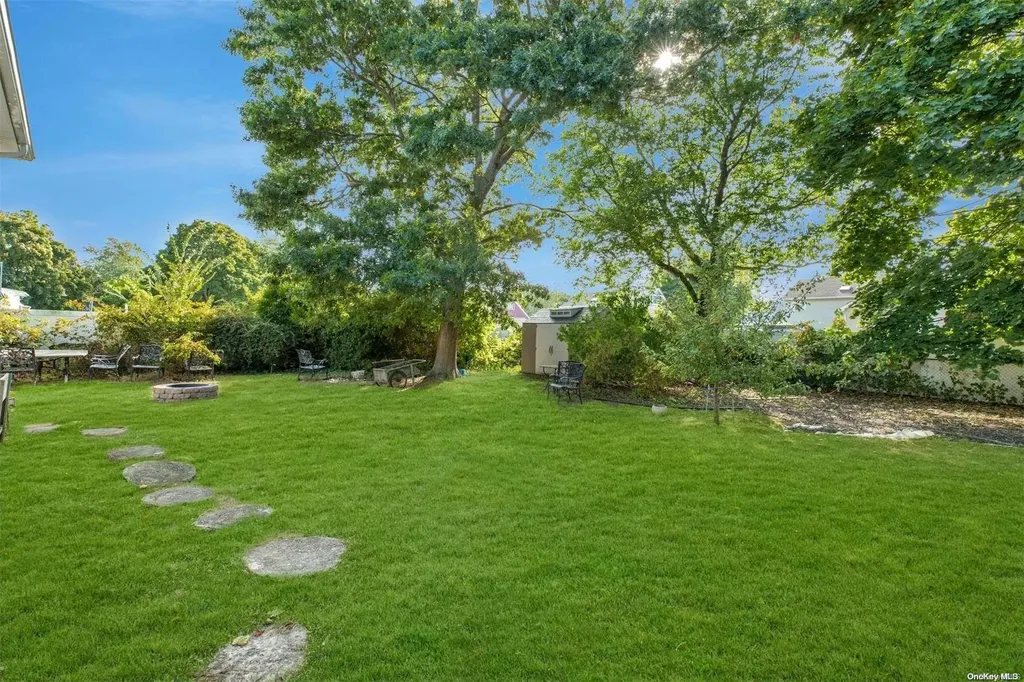 586 Pat Drive West Islip NY 11795