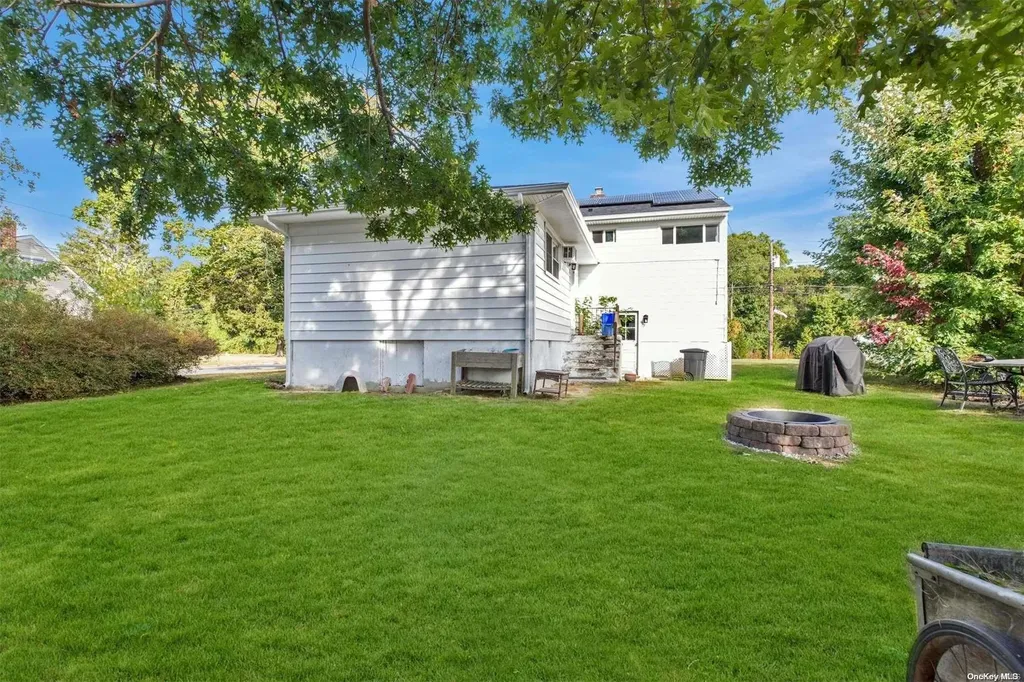586 Pat Drive West Islip NY 11795