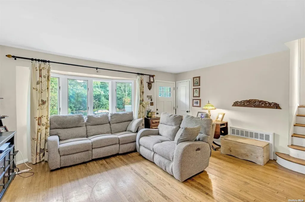 586 Pat Drive West Islip NY 11795