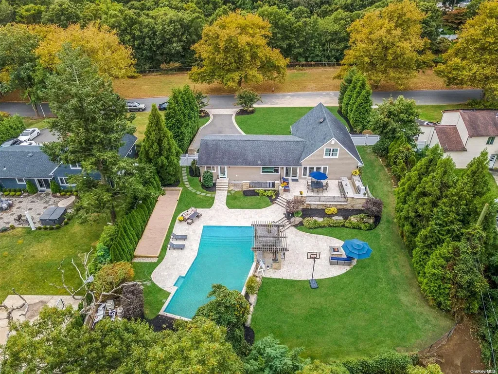 99 River Heights Drive Smithtown NY 11787
