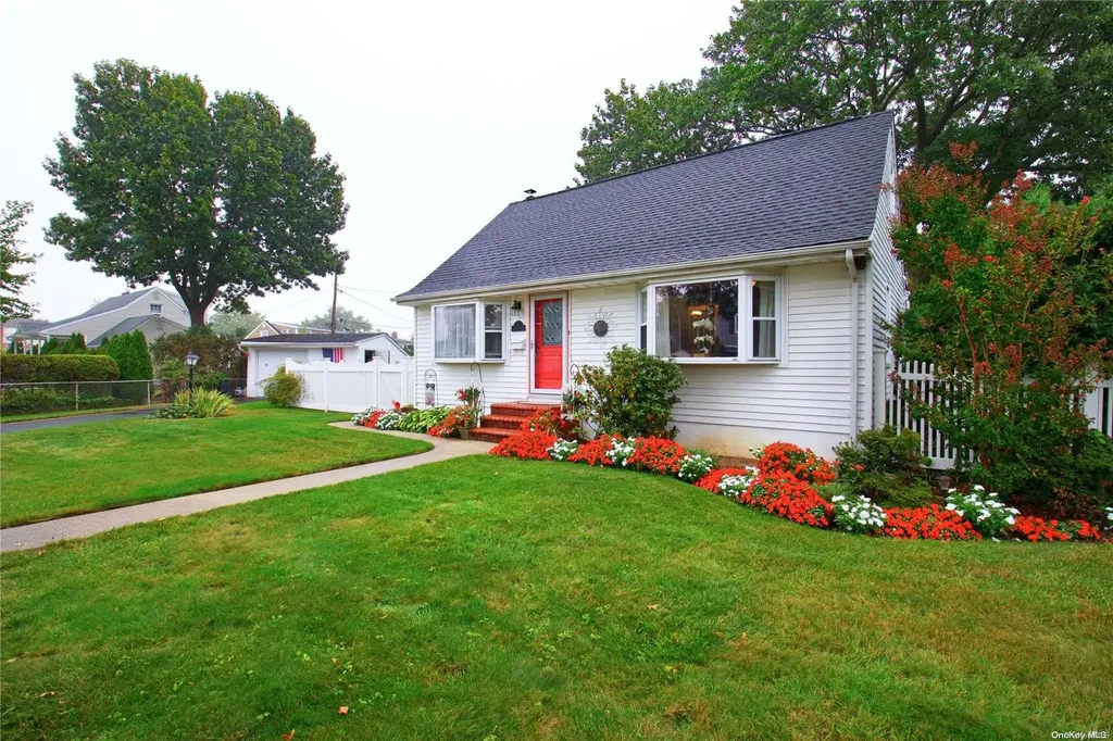 11 Farmedge Road Bethpage NY 11714
