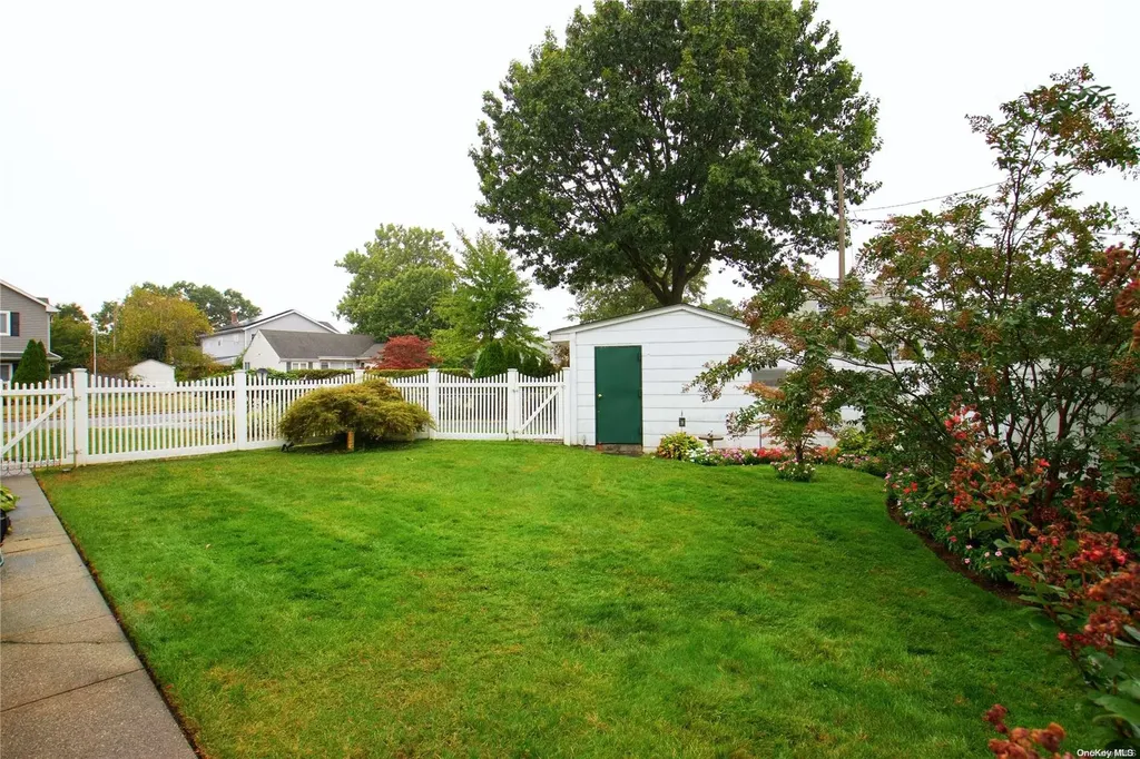 11 Farmedge Road Bethpage NY 11714