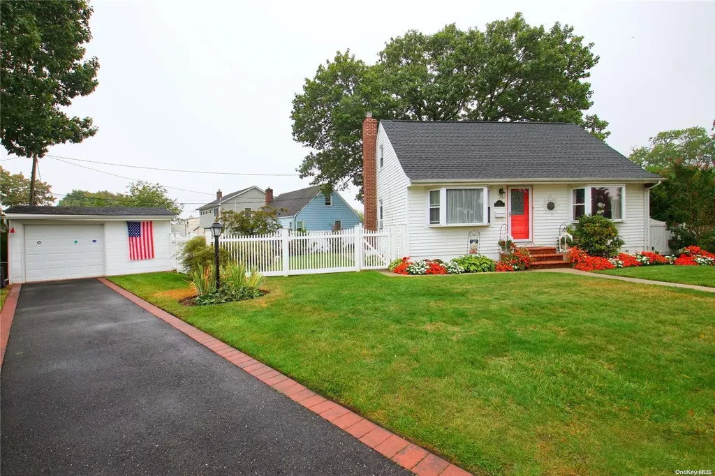 11 Farmedge Road Bethpage NY 11714