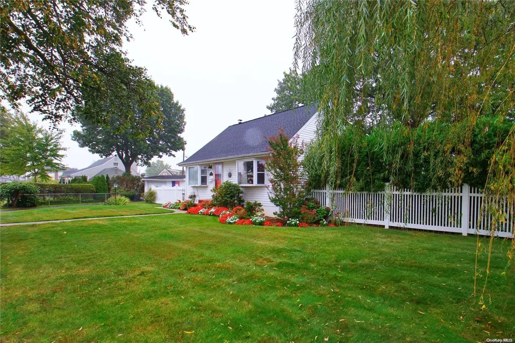 11 Farmedge Road Bethpage NY 11714