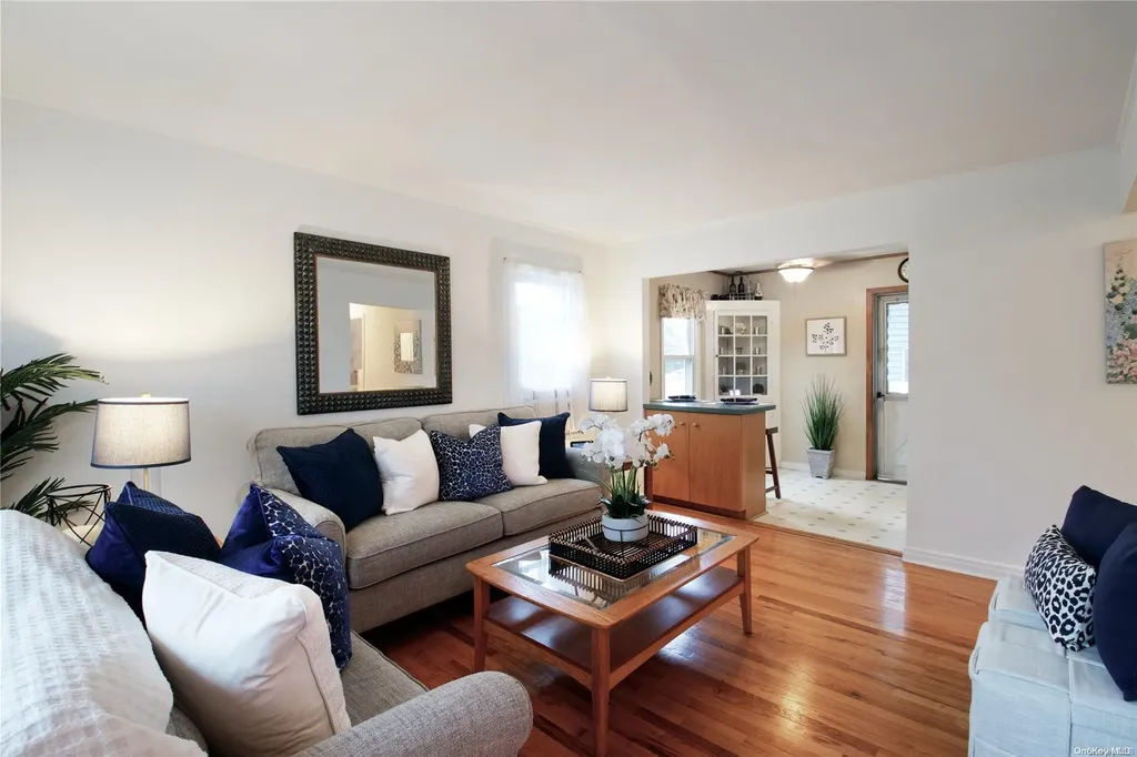 11 Farmedge Road Bethpage NY 11714