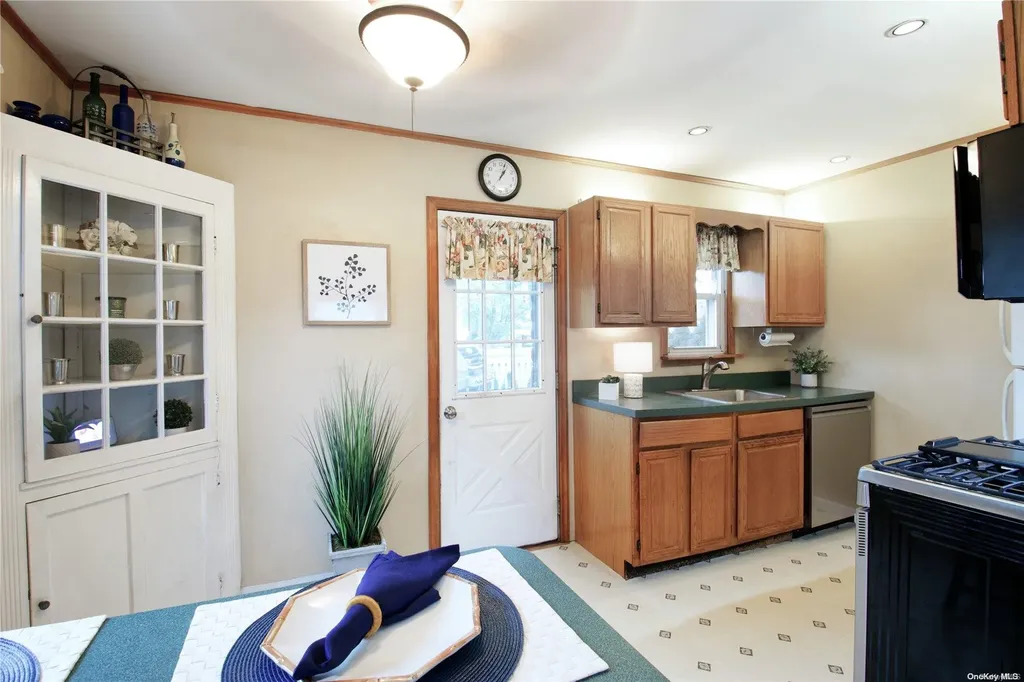 11 Farmedge Road Bethpage NY 11714
