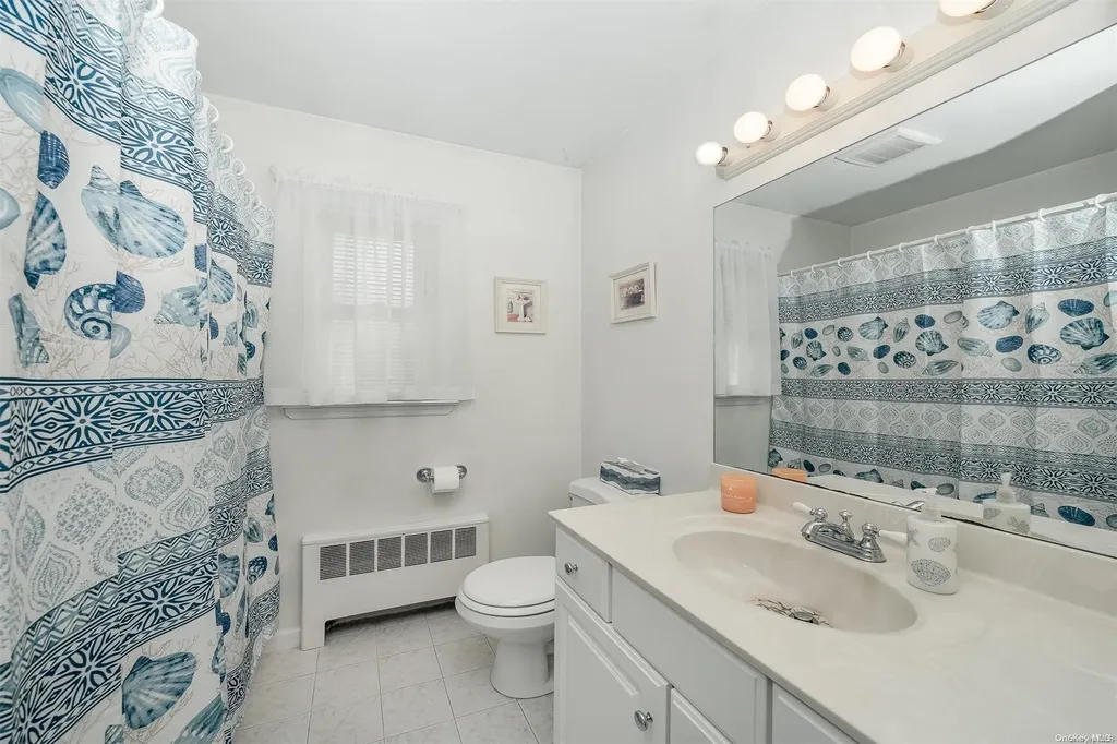 4 Commonwealth Avenue Massapequa NY 11758
