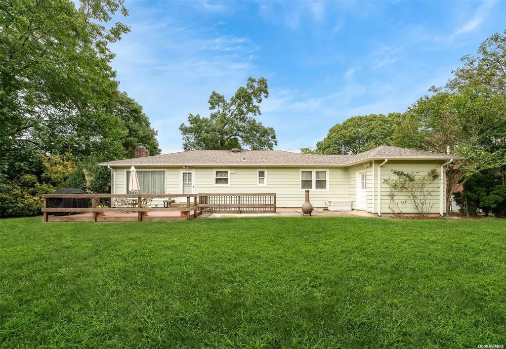 4 Commonwealth Avenue Massapequa NY 11758