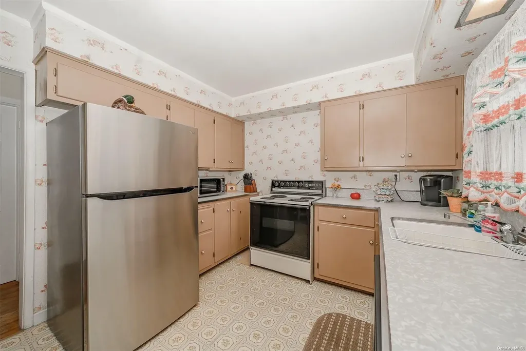 4 Commonwealth Avenue Massapequa NY 11758