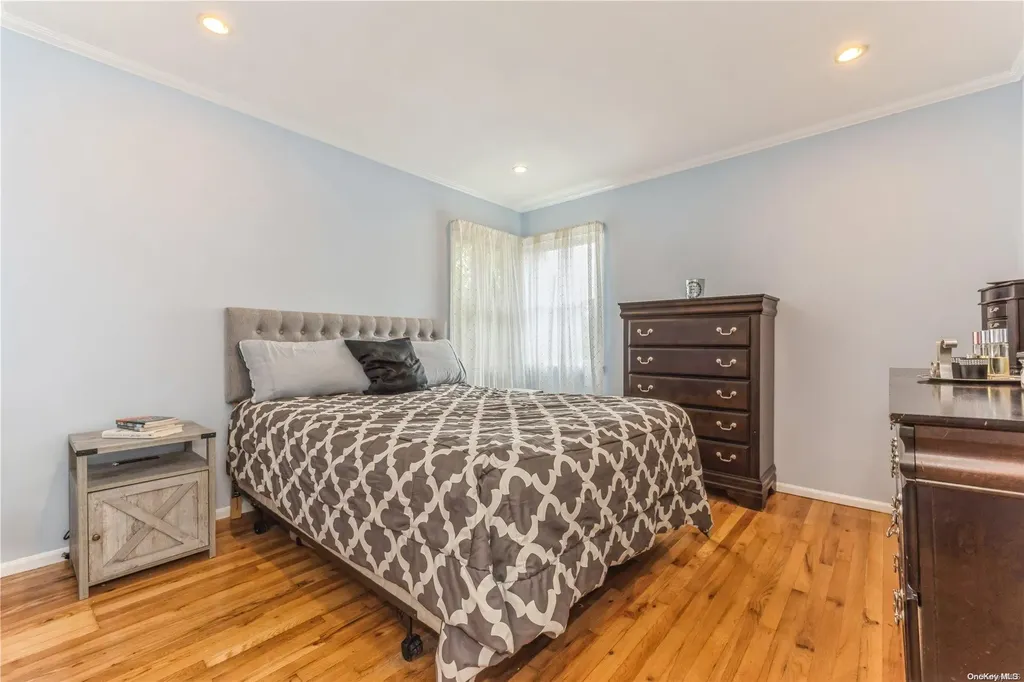 29 Leibrock Avenue Lindenhurst NY 11757