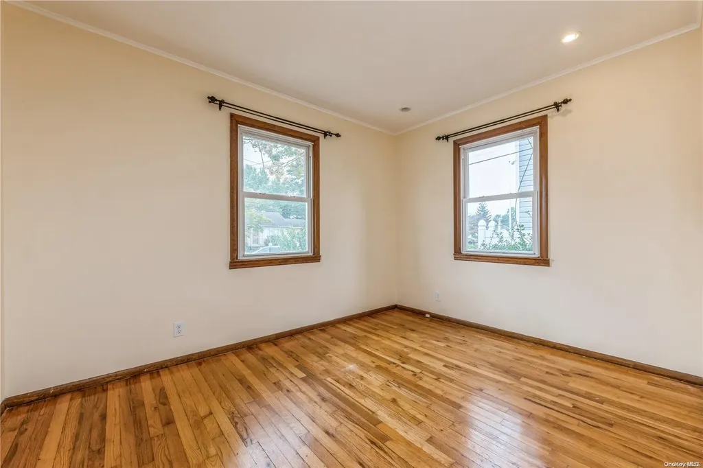 29 Leibrock Avenue Lindenhurst NY 11757