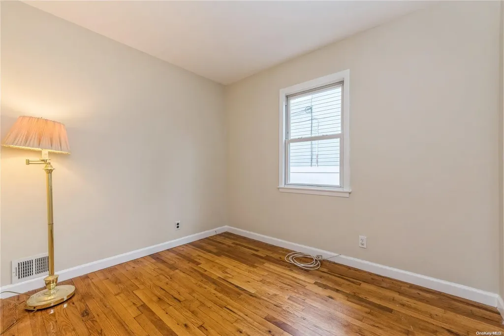 29 Leibrock Avenue Lindenhurst NY 11757