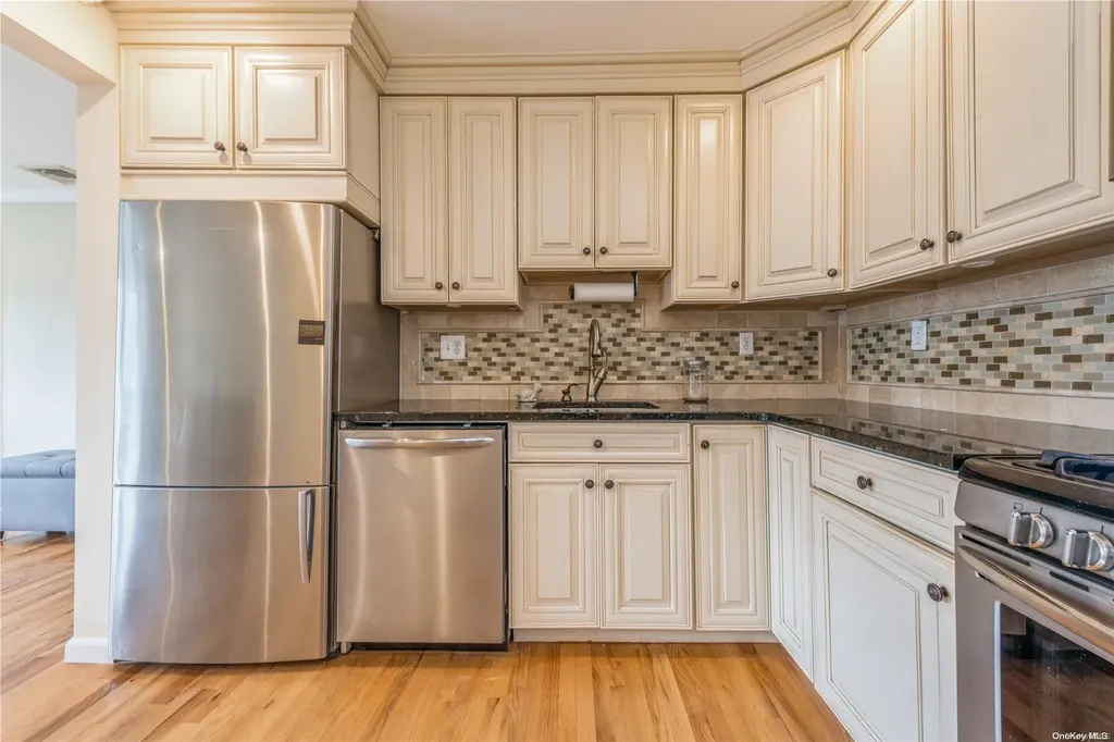 29 Leibrock Avenue Lindenhurst NY 11757