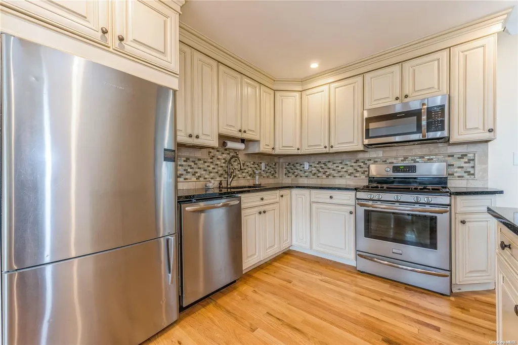 29 Leibrock Avenue Lindenhurst NY 11757