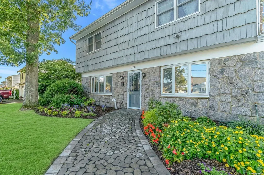 208 Irish Lane Islip Terrace NY 11752