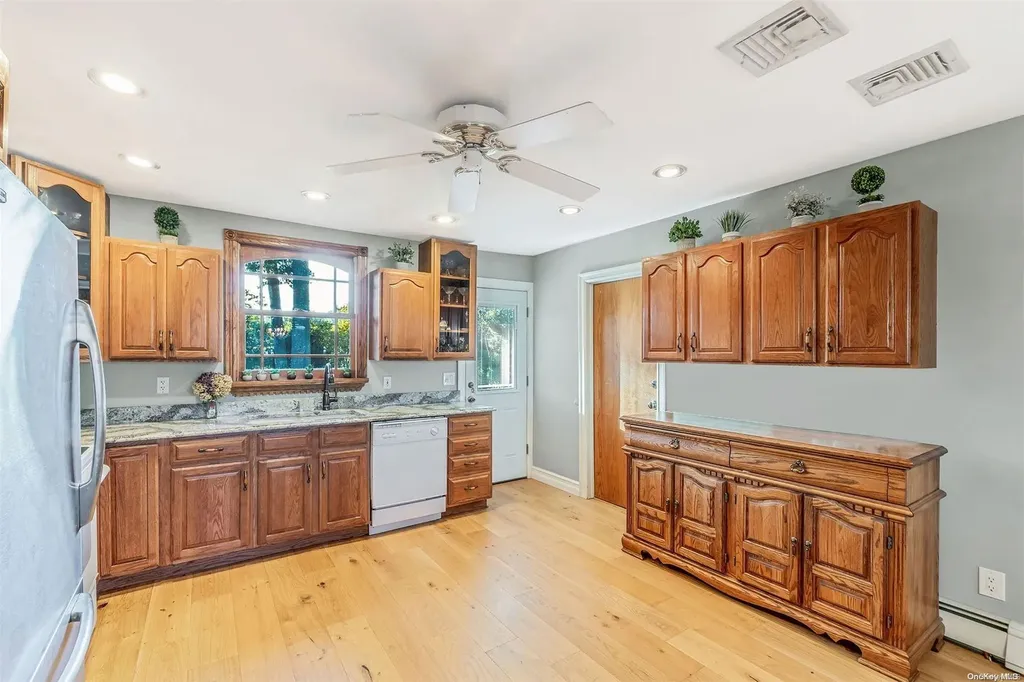 208 Irish Lane Islip Terrace NY 11752