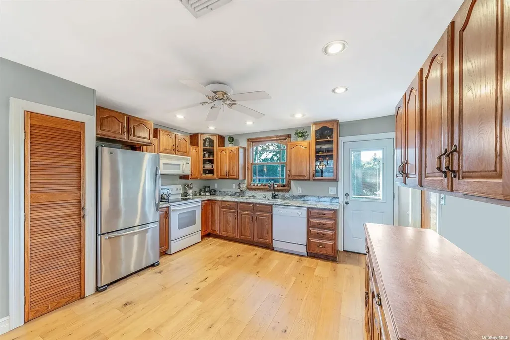 208 Irish Lane Islip Terrace NY 11752