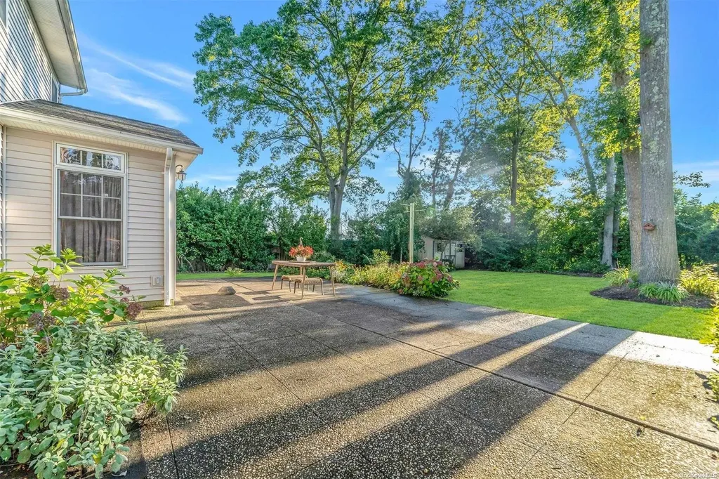 208 Irish Lane Islip Terrace NY 11752