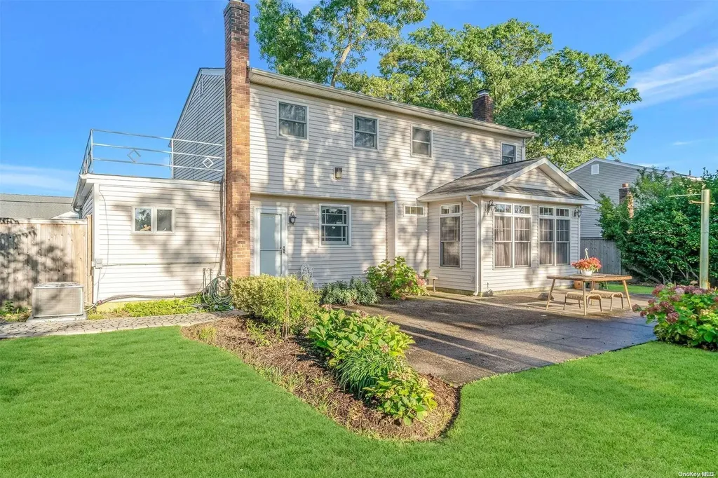 208 Irish Lane Islip Terrace NY 11752