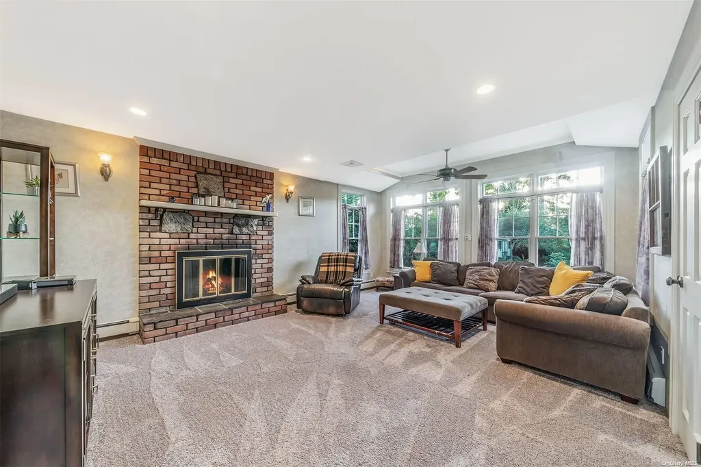 208 Irish Lane Islip Terrace NY 11752