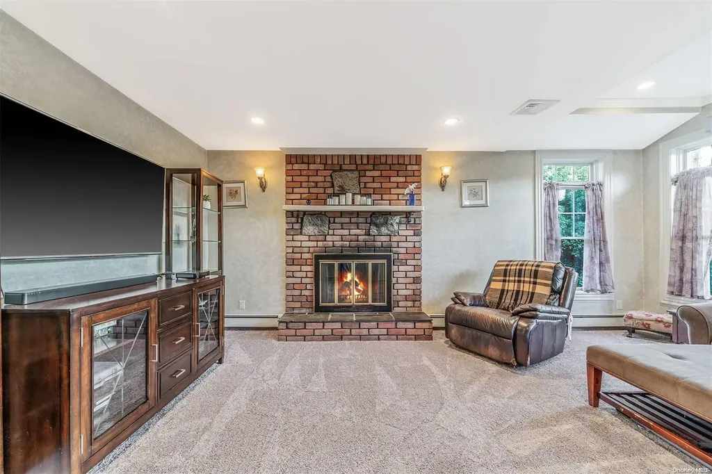 208 Irish Lane Islip Terrace NY 11752