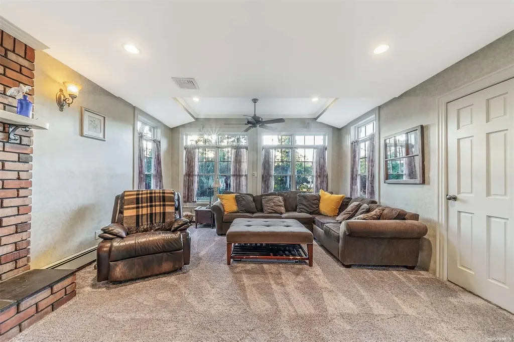 208 Irish Lane Islip Terrace NY 11752