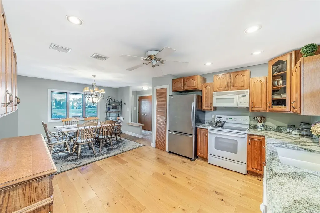 208 Irish Lane Islip Terrace NY 11752