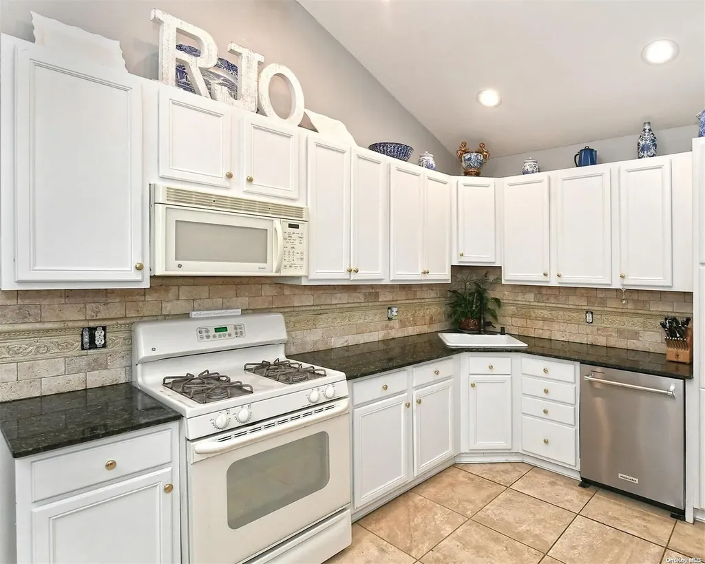 30 Harrison Place Farmingdale NY 11735