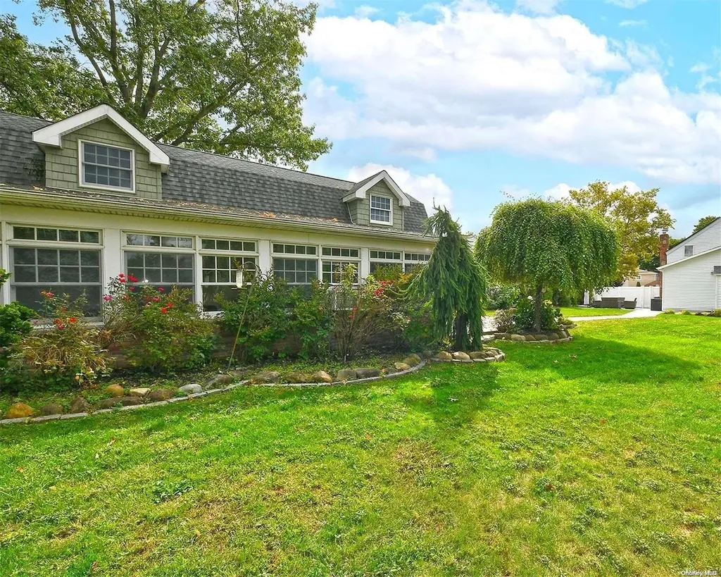 30 Harrison Place Farmingdale NY 11735