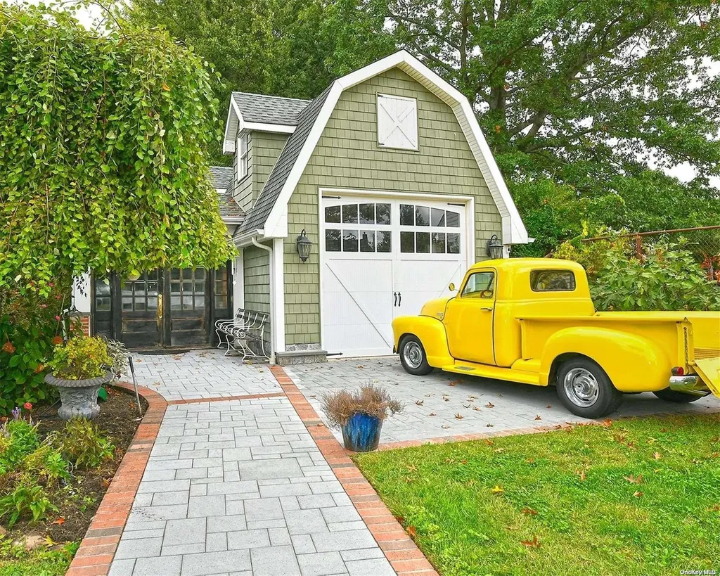 30 Harrison Place Farmingdale NY 11735