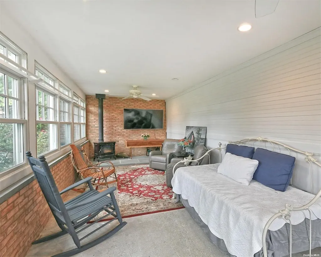 30 Harrison Place Farmingdale NY 11735
