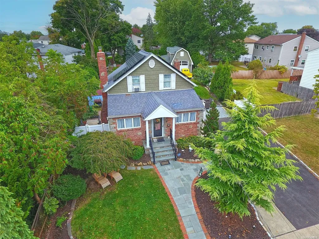 30 Harrison Place Farmingdale NY 11735