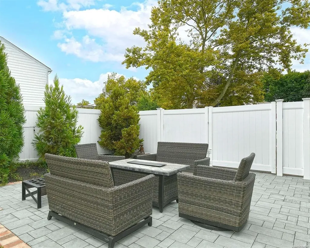 30 Harrison Place Farmingdale NY 11735