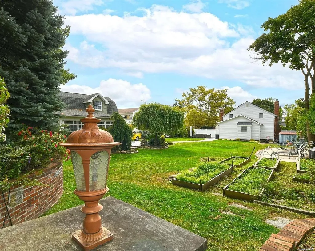30 Harrison Place Farmingdale NY 11735