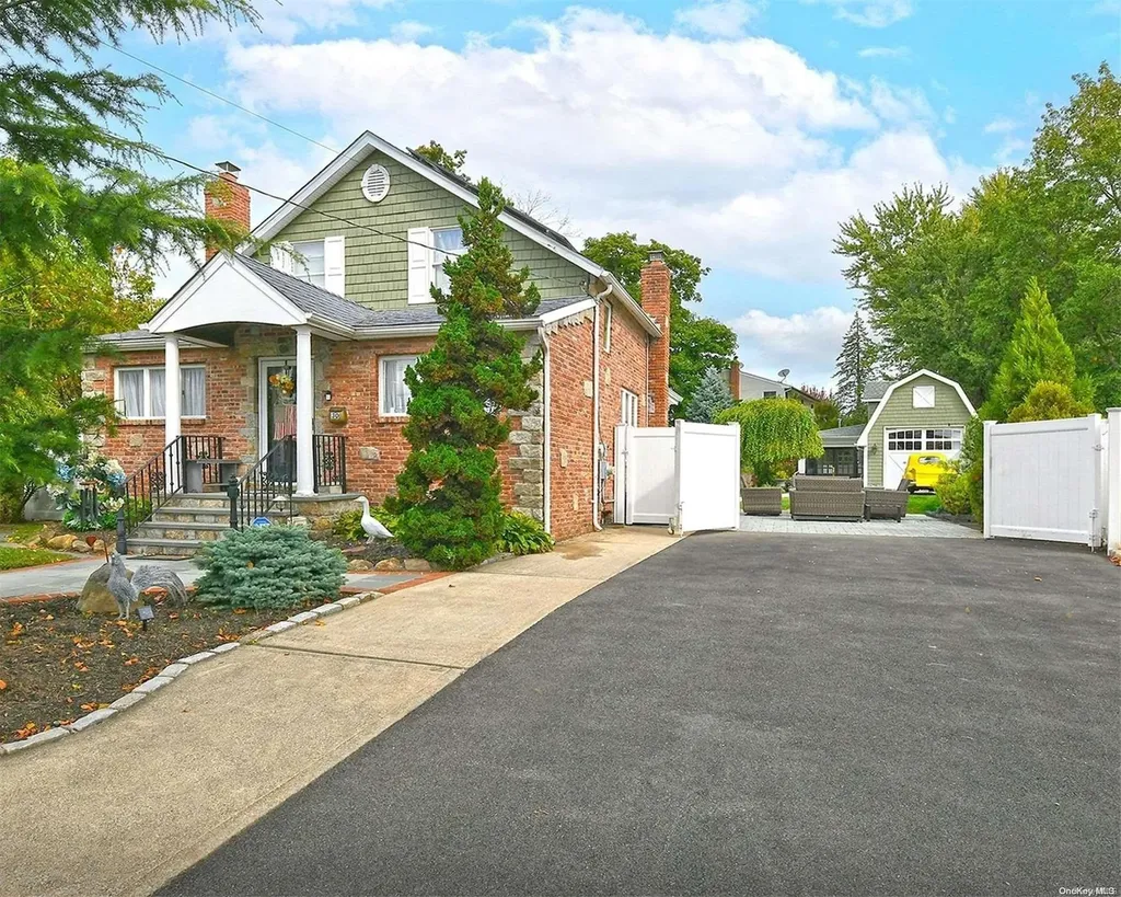 30 Harrison Place Farmingdale NY 11735