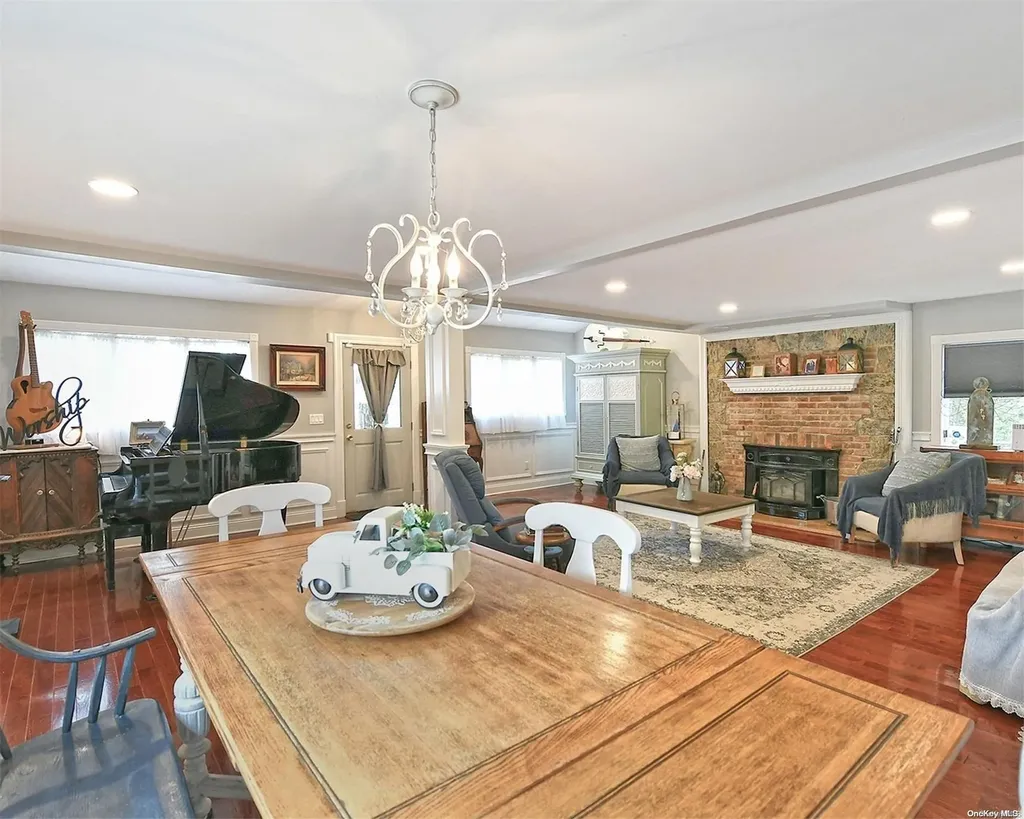30 Harrison Place Farmingdale NY 11735