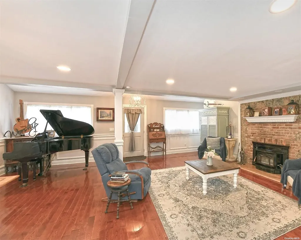 30 Harrison Place Farmingdale NY 11735