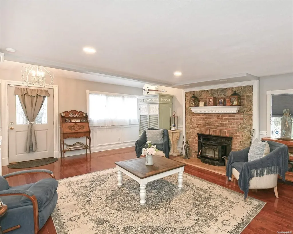 30 Harrison Place Farmingdale NY 11735