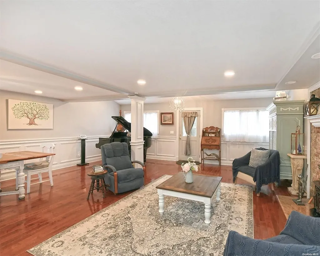 30 Harrison Place Farmingdale NY 11735