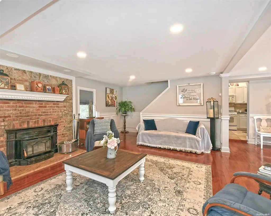 30 Harrison Place Farmingdale NY 11735