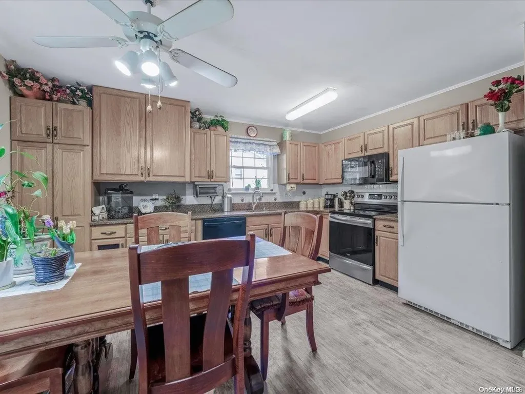 7 Maple Street Hampton Bays NY 11946