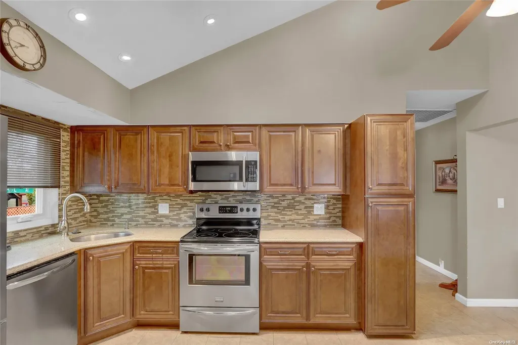 33 Meade Avenue Bethpage NY 11714