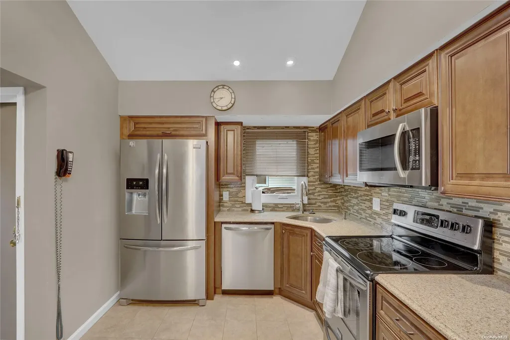 33 Meade Avenue Bethpage NY 11714
